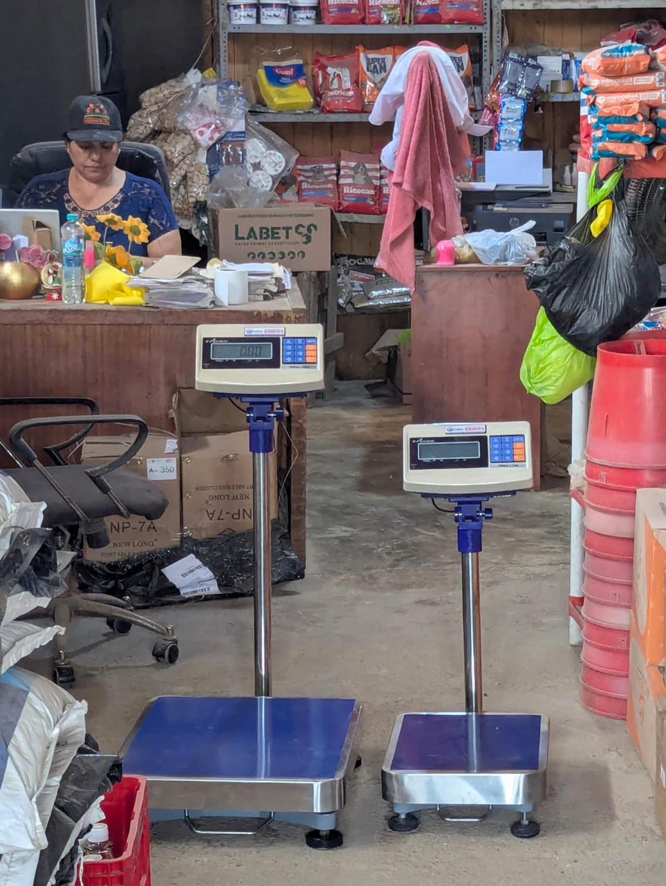 Entrega realizada en Ventanilla - Balanzas E-accura de plataforma de 300 kg y 100 kg